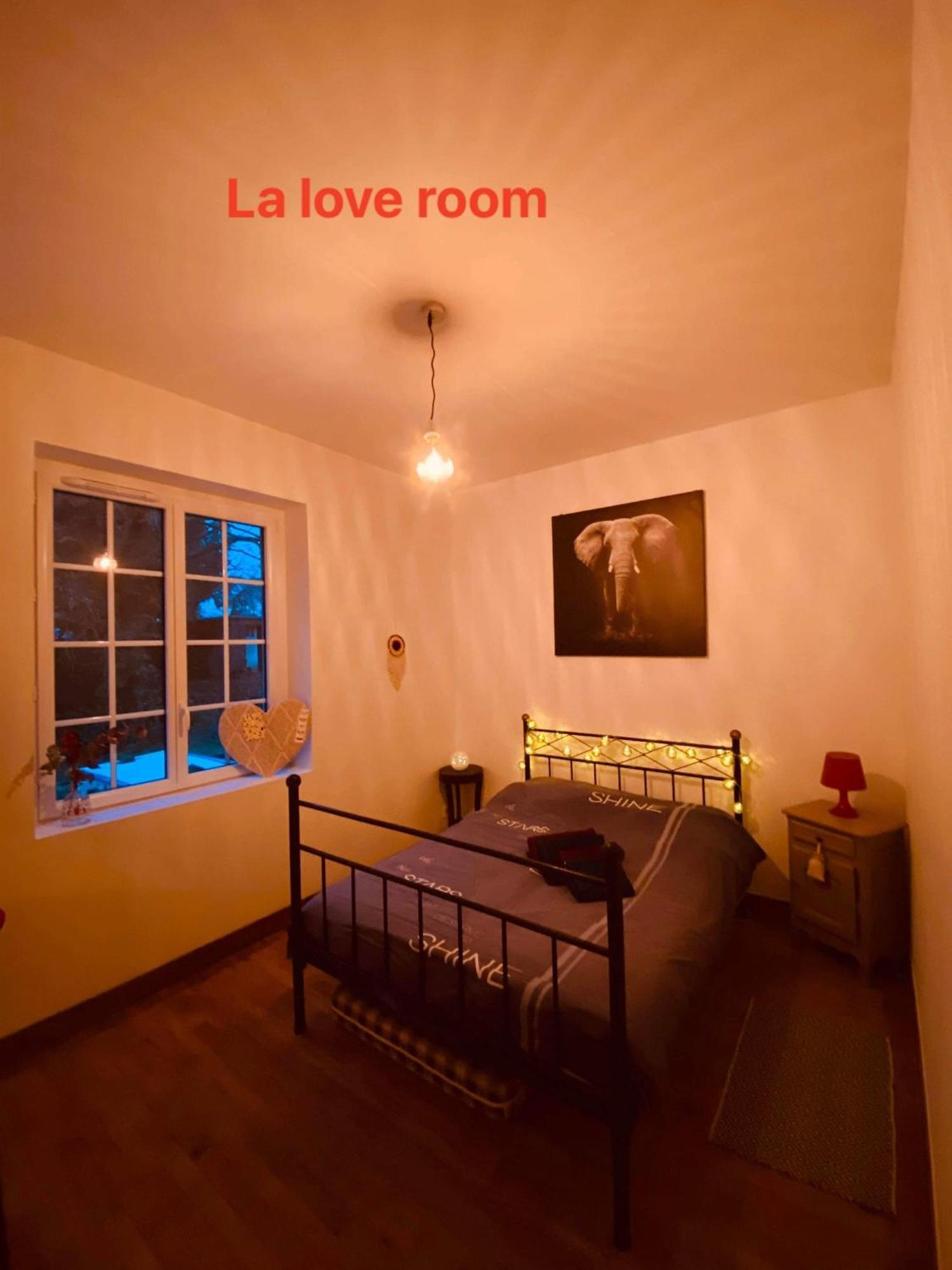 Chambre Hotes Montpinchon Exterior foto